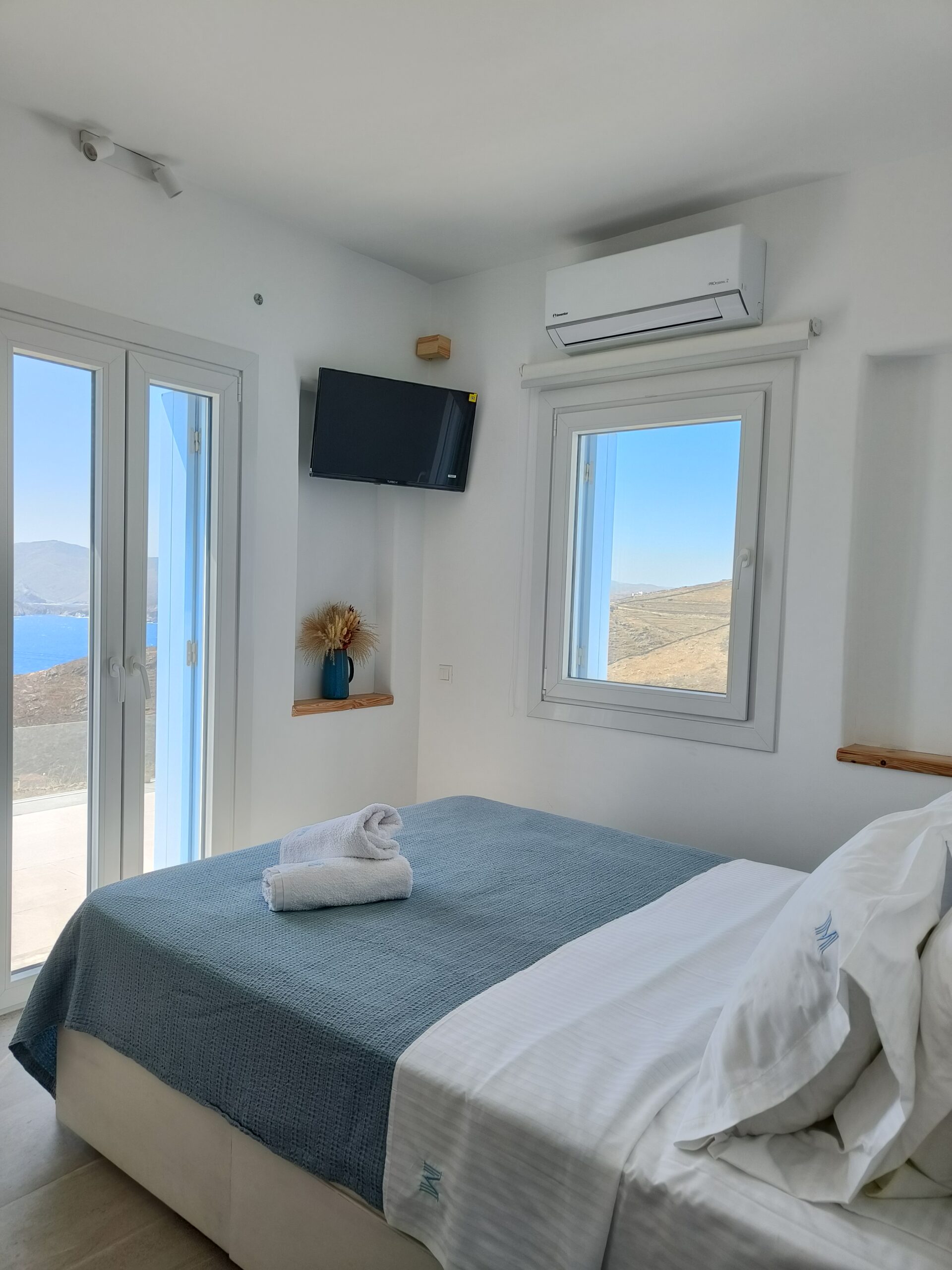 Bright bedroom with lovely views and modern comforts.