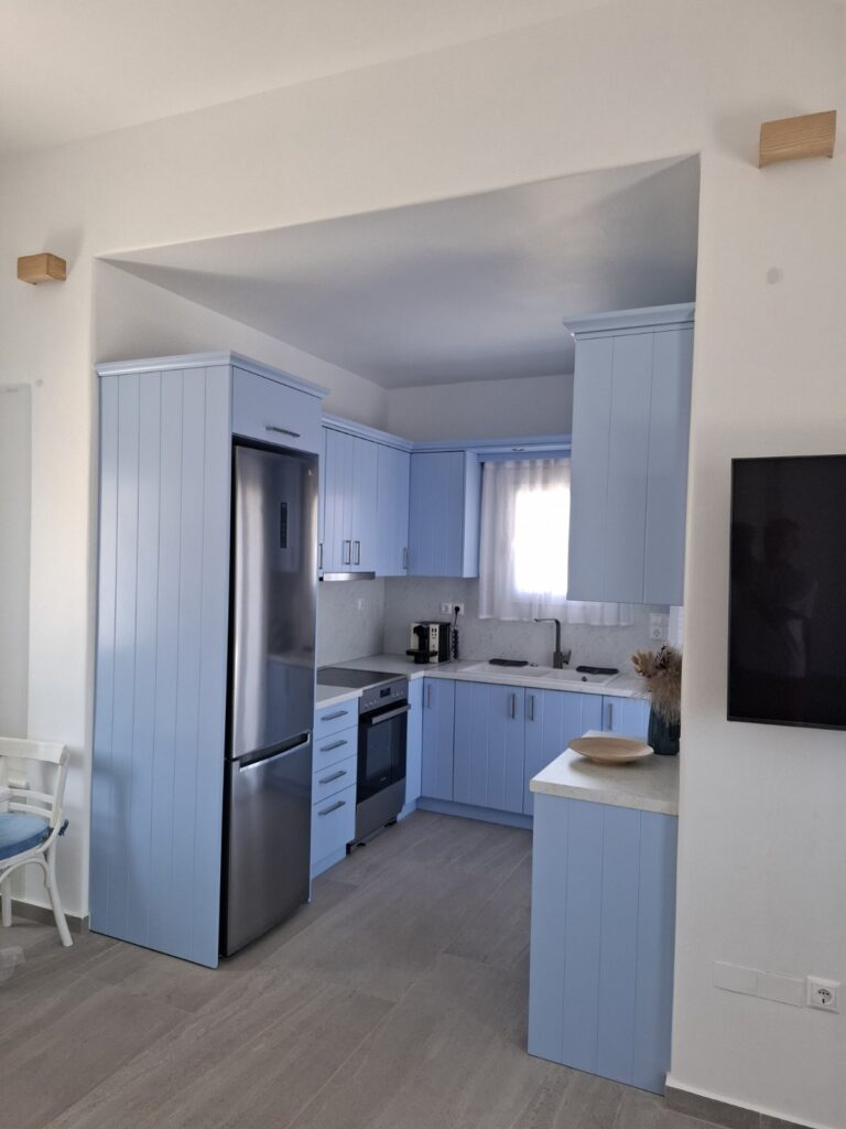 Villa Manesi kitchen space in Cycladic colors